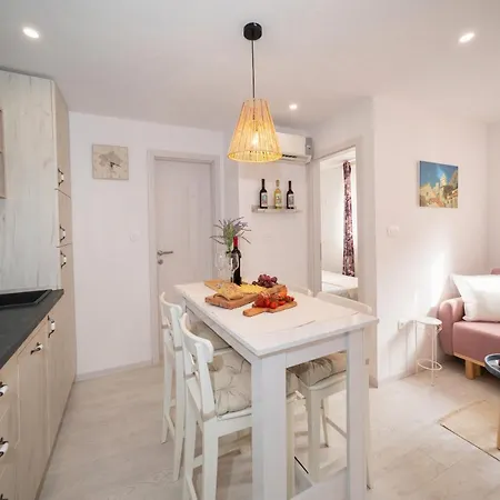 New Cozy - Center Of Old Town Apartment *